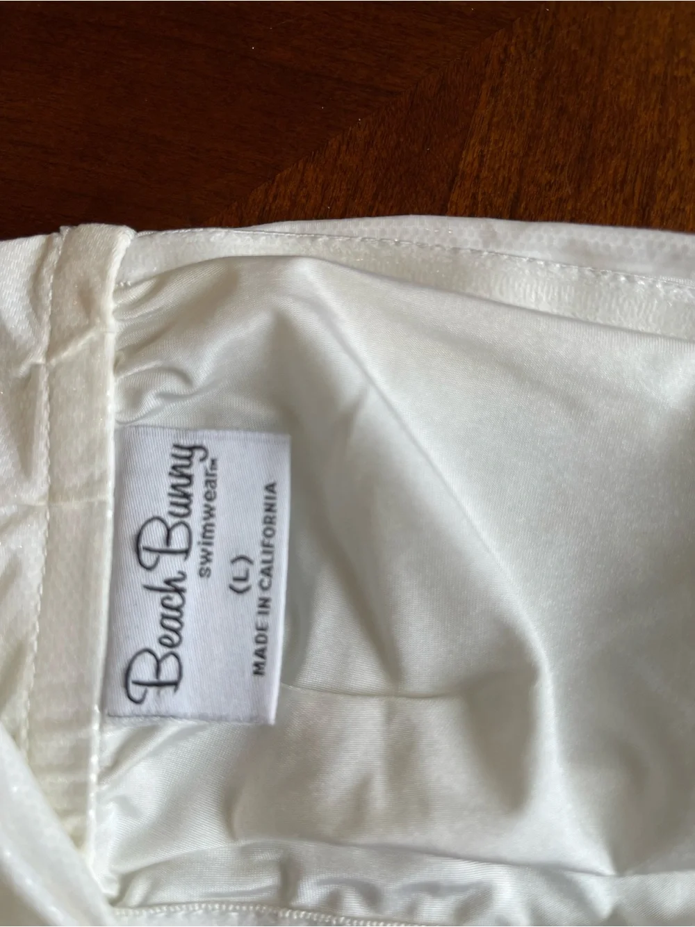 Lot of two large white tops with pearl theme and one xl bottoms full coverage - Picture 10 of 15